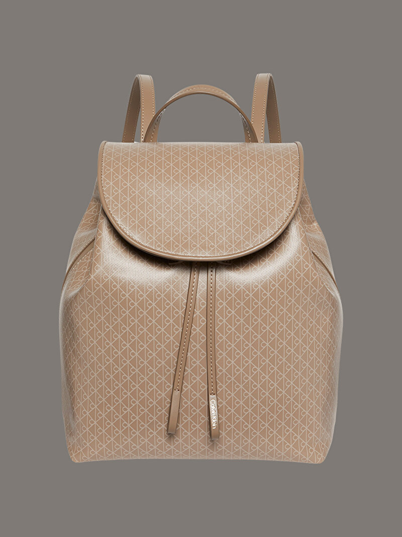 Calvin Klein Bej Renkli Kadın Emblem Sırt Çantası