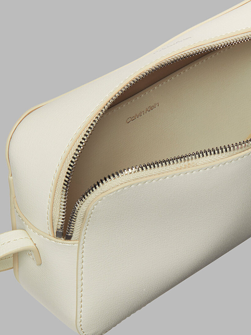 Calvin Klein Beyaz Renkli Kadın Foil Logo Elongated Çapraz çanta