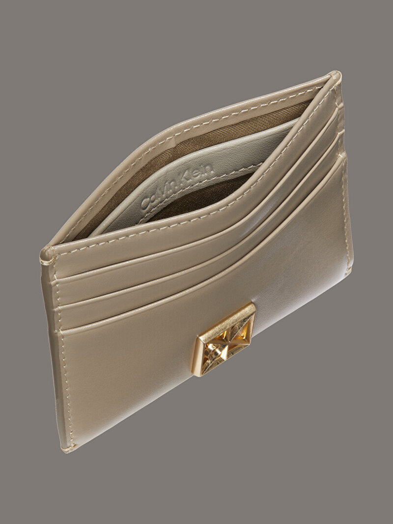 Calvin Klein Bej Renkli Kadın Emblem Kartlık