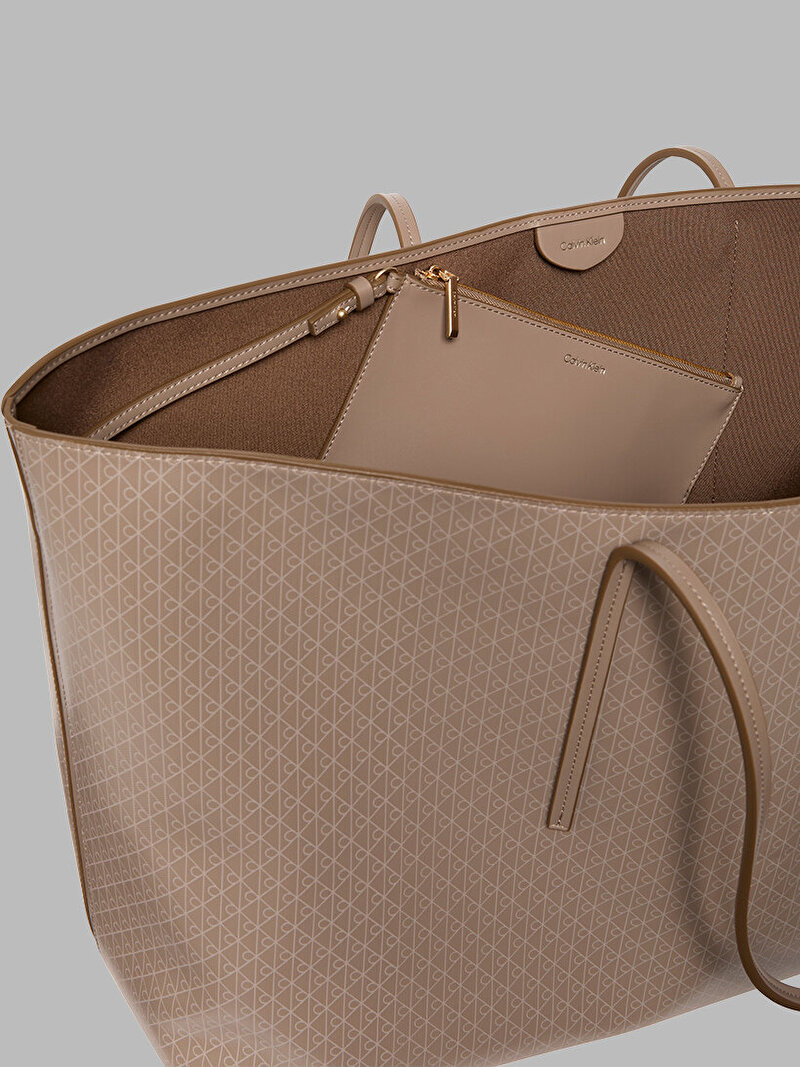 Calvin Klein Bej Renkli Kadın Emblem Large Tote Çanta