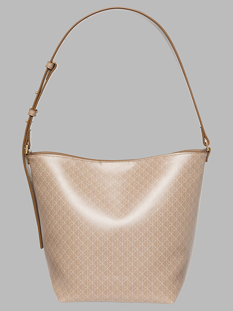 Calvin Klein Bej Renkli Kadın Emblem Medium Bucket Çanta