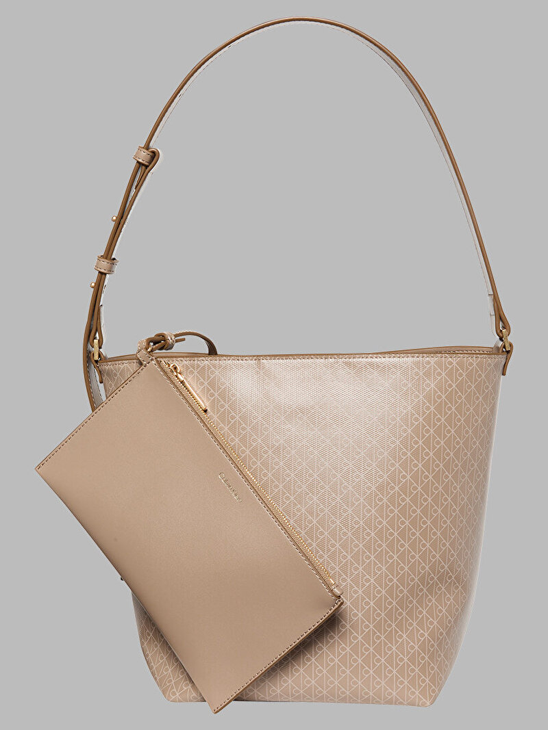 Calvin Klein Bej Renkli Kadın Emblem Medium Bucket Çanta