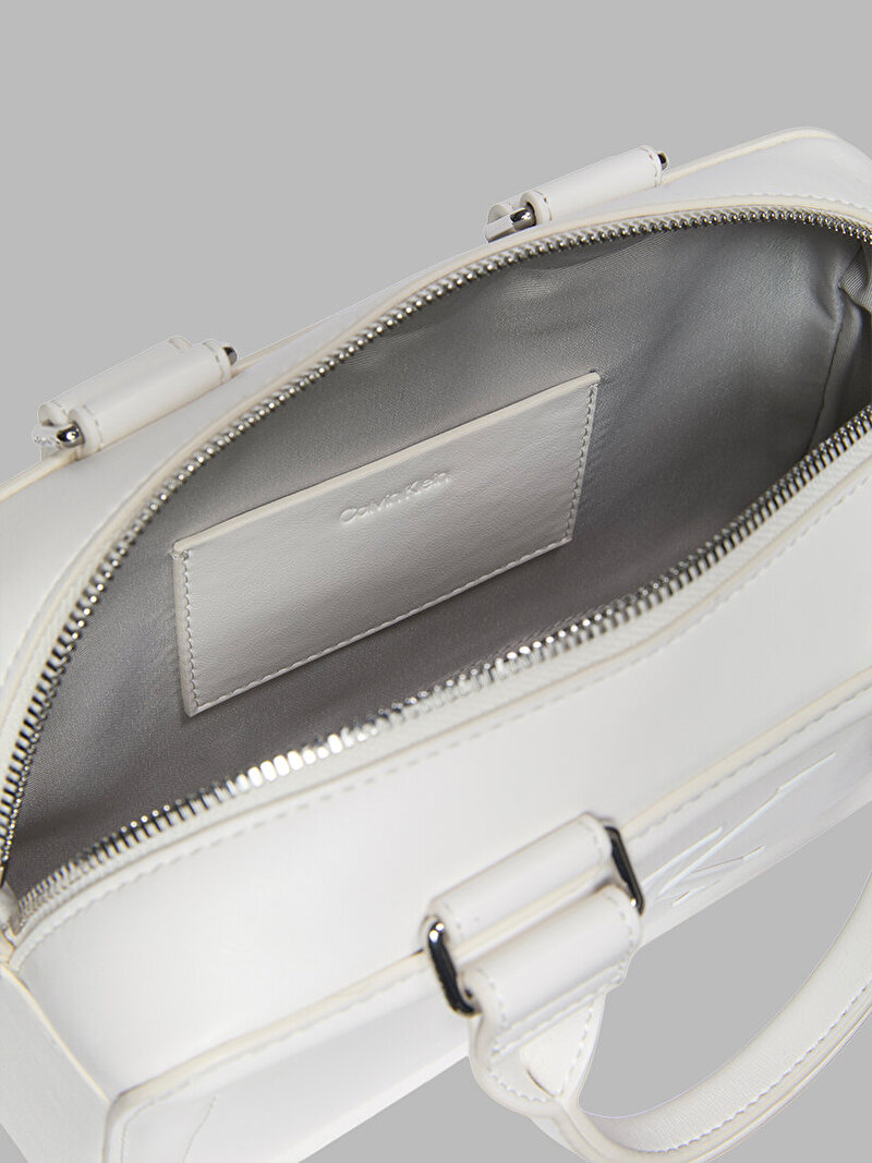 Calvin Klein Beyaz Renkli Kadın Bold CK Bauletto Çapraz Çanta