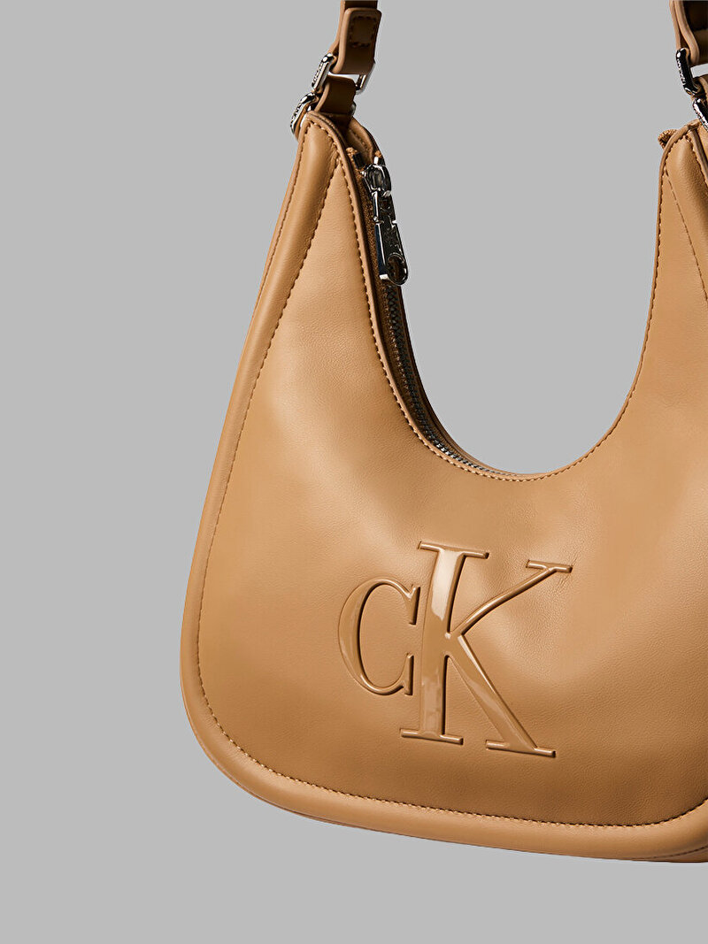 Calvin Klein Bej Renkli Kadın Bold CK Small Çapraz Çanta