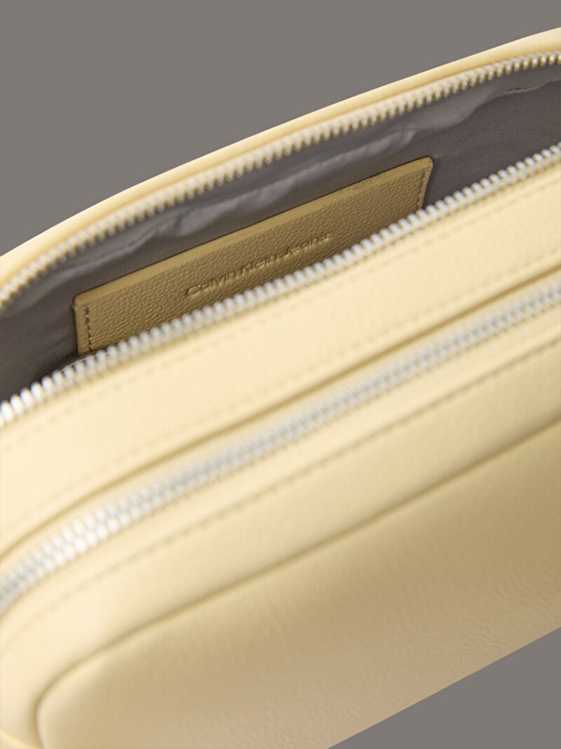 Calvin Klein Bej Renkli Kadın Ultralight Çapraz Çanta